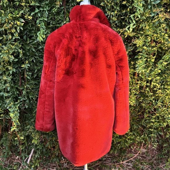 APPARIS | Sophie Faux Fur Coat - Picture 5 of 9